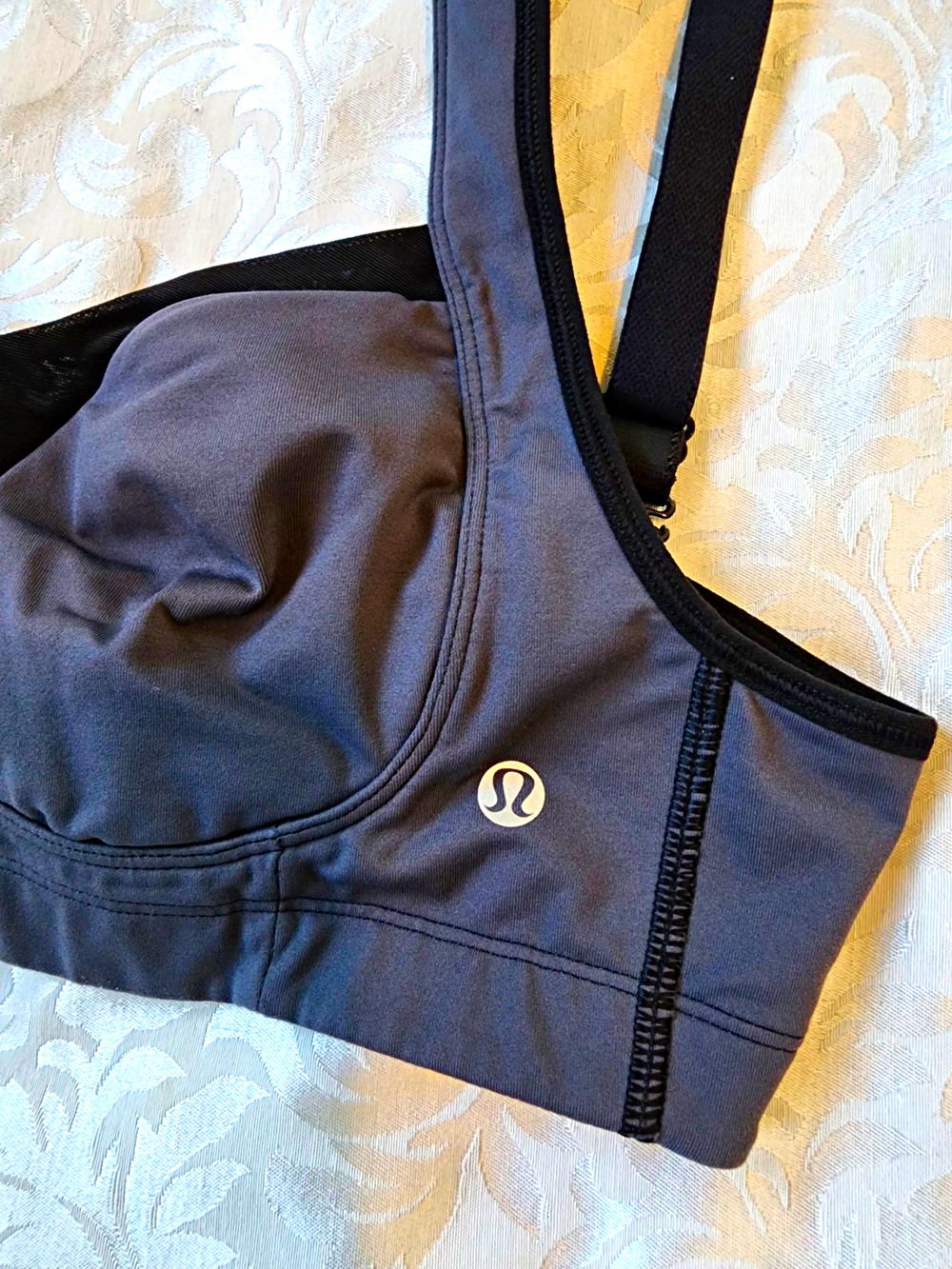 lululemon athletica 34C Gray/Black Underwired Sports Bra Medium Support Hook&Eye